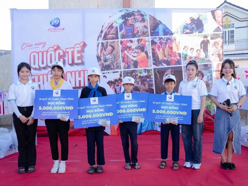 Biểu tượng Winclub với logo vàng đỏ, thể hiện sứ mệnh và tầm nhìn của nền tảng cá cược trực tuyến hàng đầu, tập trung vào trò chơi nổ hũ.