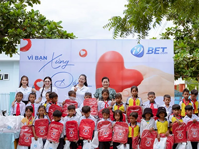 Biểu tượng khóa và cảnh báo giới hạn độ tuổi, thể hiện phần mềm kiểm soát của phụ huynh